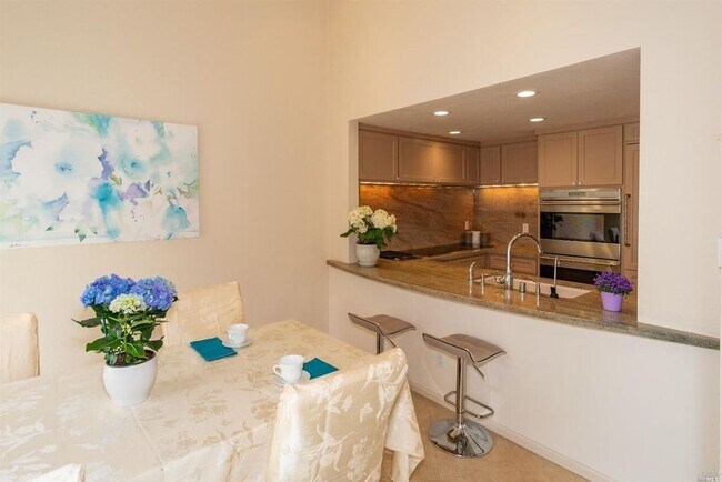 Foto del edificio - 32 Willow Ln