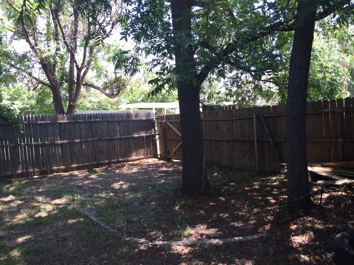 Foto principal - 2 bedroom w/ hardwood floors near TTU!