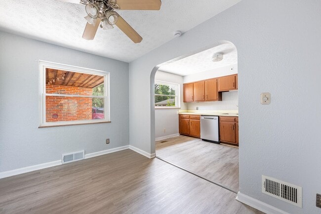 Building Photo - Beautiful Duplex