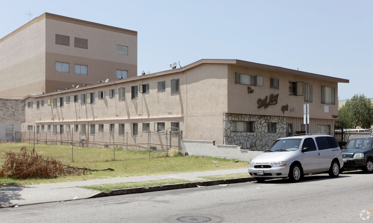 Primary Photo - The Del May Apartments