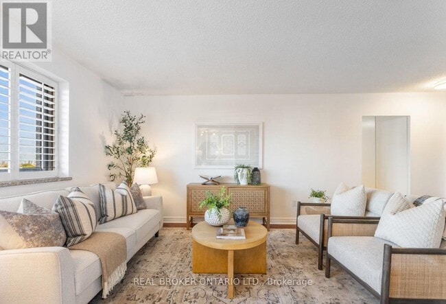 Building Photo - 1660 Bloor St