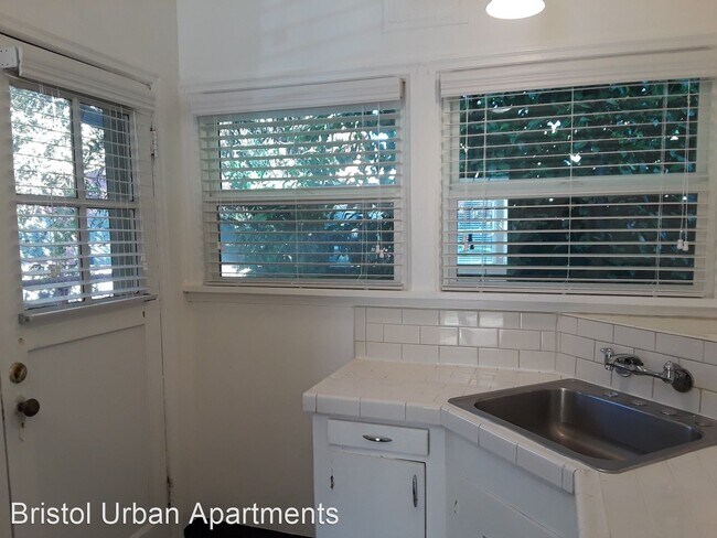 Foto del edificio - 735 NE Schuyler St