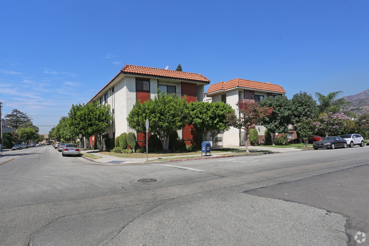 Building Photo - 1105 Melrose Ave