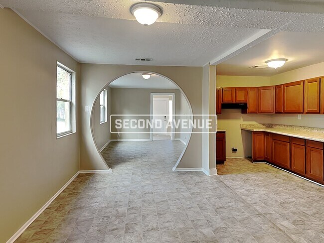 Building Photo - 1584 W 27th St