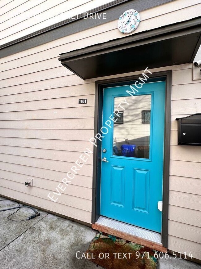 Foto del edificio - 1 BDR 1 BTH in Beautiful FAIRVIEW VILLAGE ...