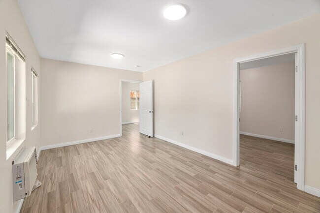 Foto del edificio - 5249 Satsuma Ave