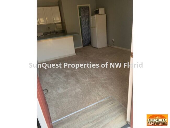 Building Photo - Studio apartment on Pensacola Beach.