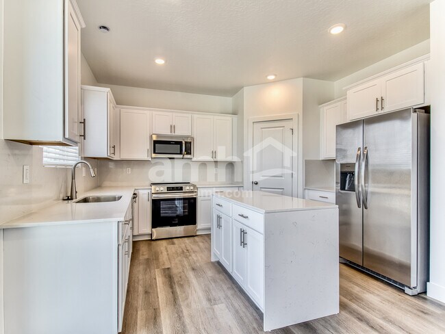 Foto del edificio - 7697 Castleton Ln