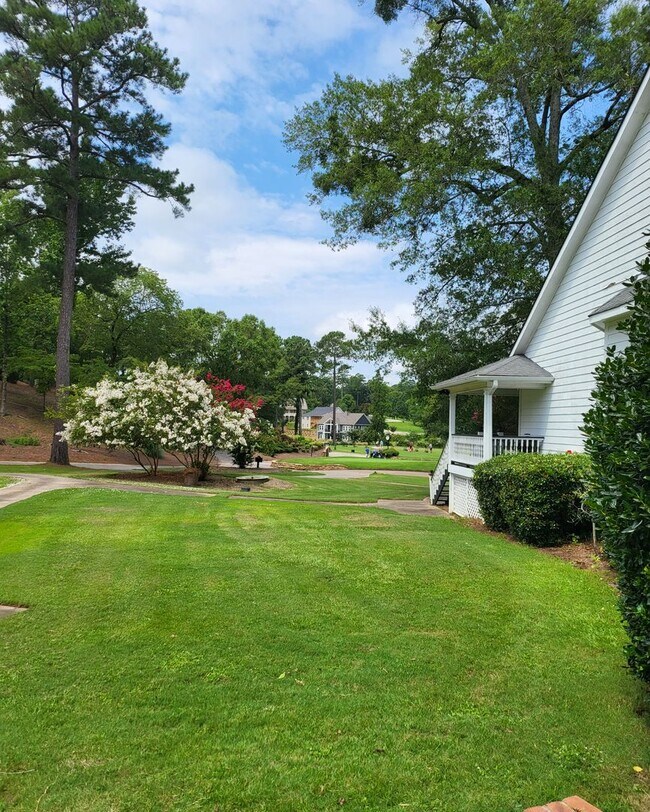 Building Photo - Harbor Club Golf Cottage - Updates Throughout