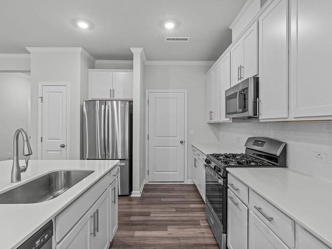 Building Photo - 3BR Like-New Townhome – GREAT PRICE - Community Pool/Playground