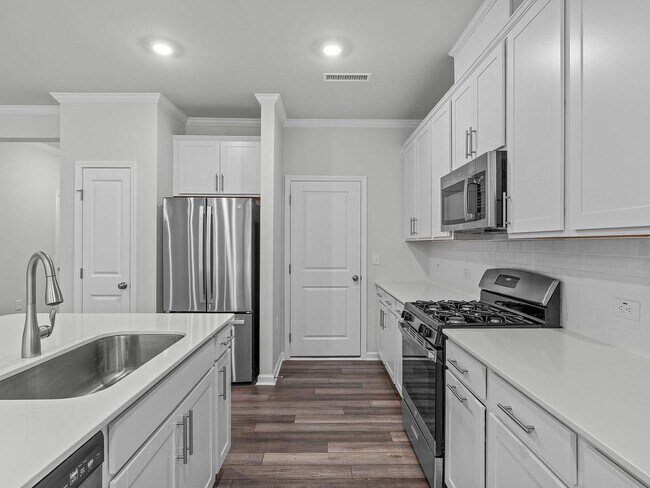 Foto del edificio - 3BR Like-New Townhome – GREAT PRICE - Community Pool/Playground