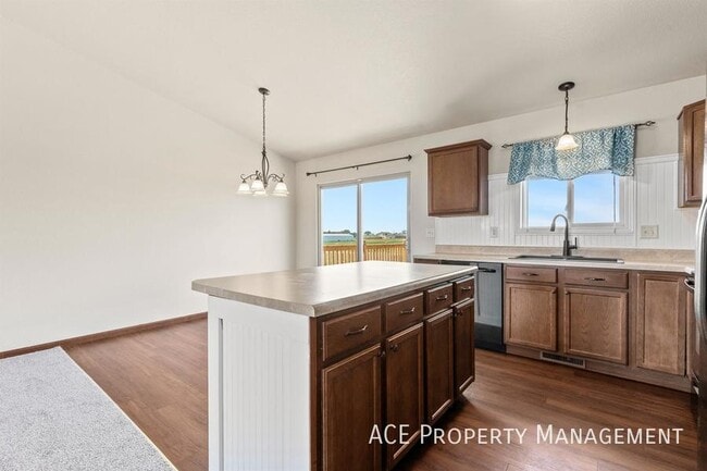 Building Photo - 761 Radial Ln