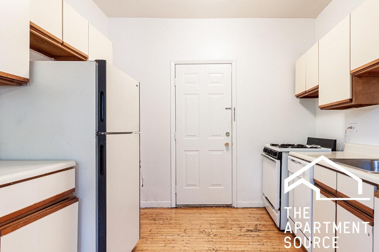 Photo - 654 W Cornelia Ave (Chicago, IL)