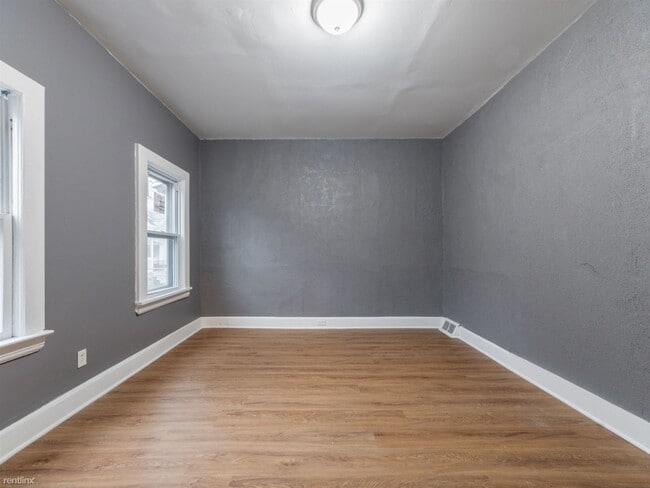 Building Photo - 2 br, 1 bath House - 5814 Prosser Avenue A