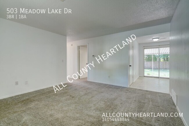 Foto del edificio - 503 Meadow Lake Dr