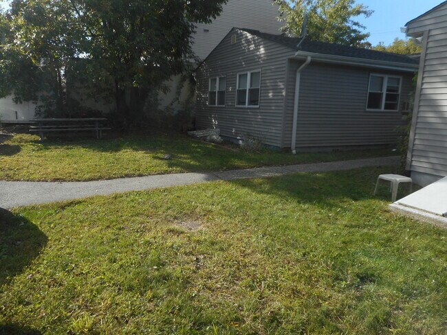 Easy entry 1st floor duplex - 35 Hamburg Tpke