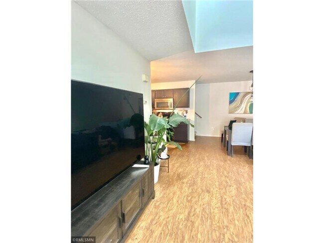 Building Photo - 1217 Pecks Woods Dr