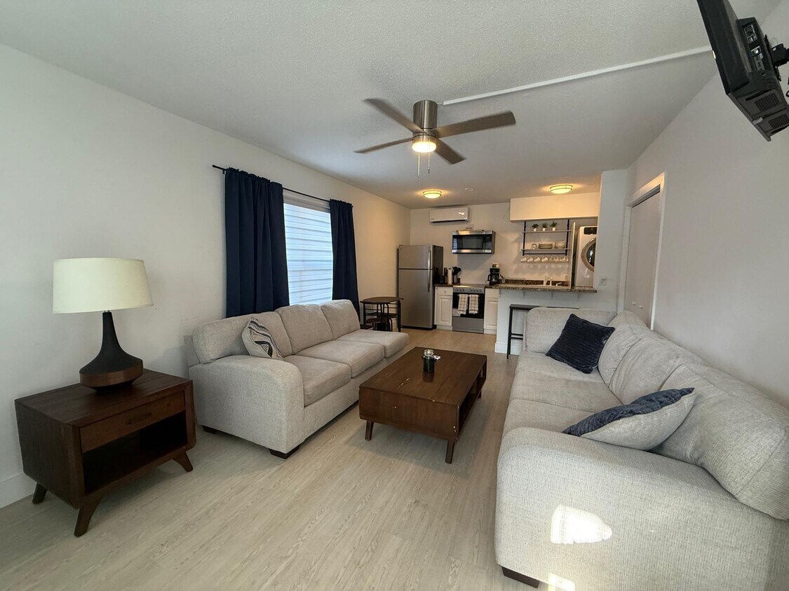 Foto principal - 4652 Poinciana St