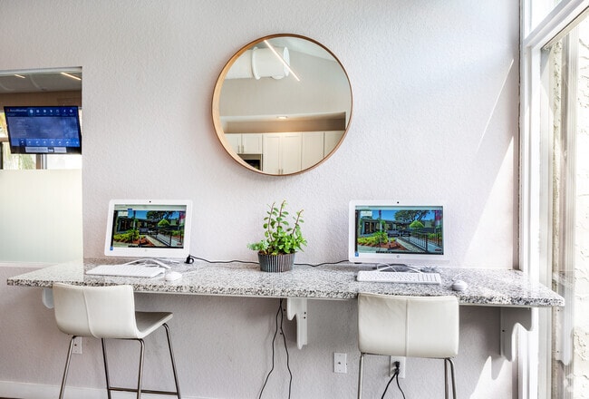 Business Center - Rivertree Landing