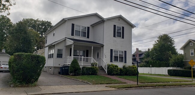 Building Photo - 144 Butler St