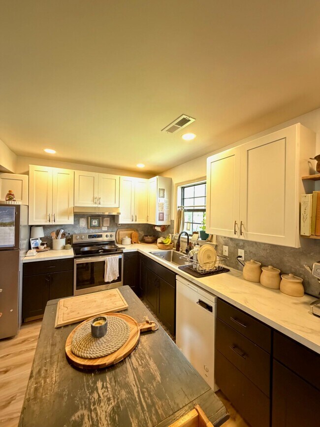 Foto del edificio - 60 Carriage House Dr