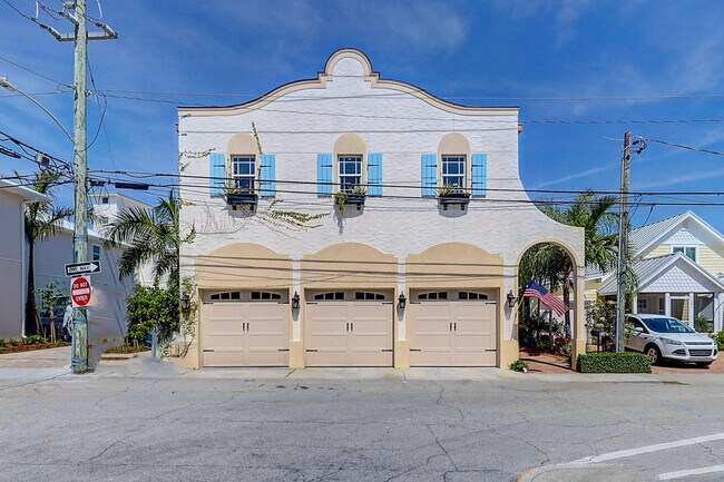 Building Photo - 57 SE Seminole St