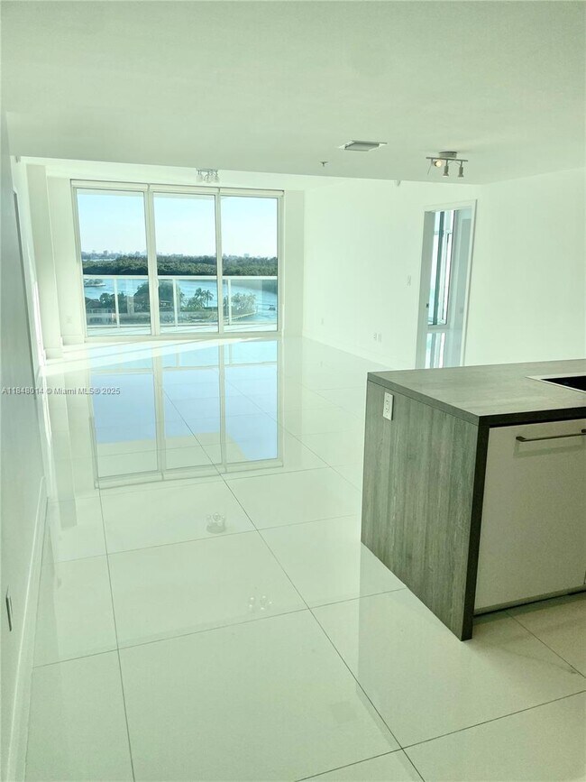 Foto del edificio - 400 Sunny Isles Blvd