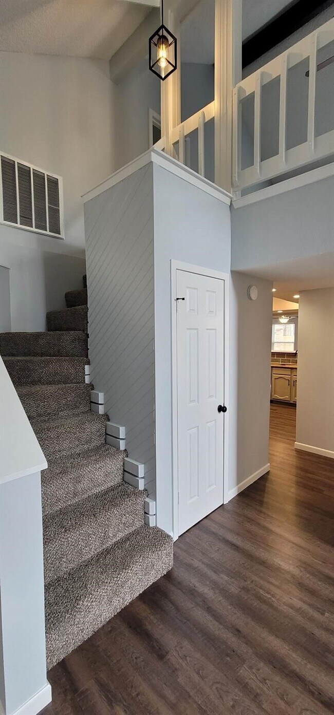 Foto del edificio - 9614 Charter Ridge Dr