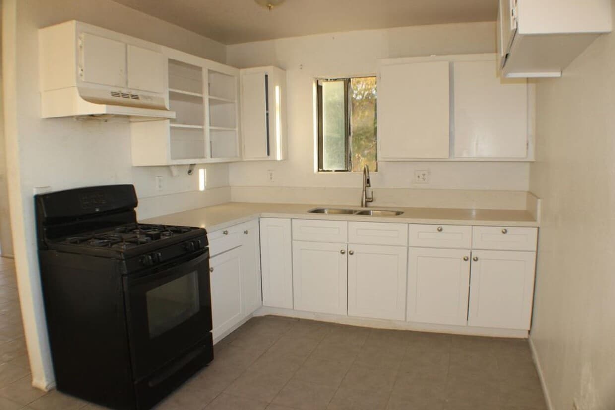 Building Photo - 21107 Nemophilia St