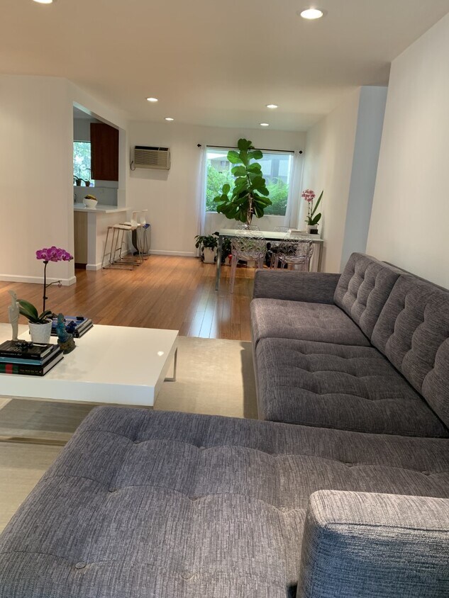 Foto principal - 8400 De Longpre Ave