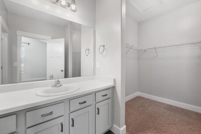 Building Photo - Modern 3-Bedroom Condo in Prime Riverton L...