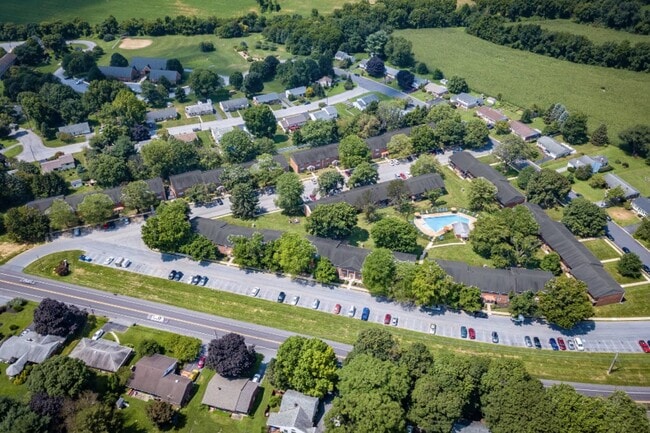 Building Photo - Spring Manor