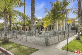 Building Photo - 4356 Kingswell Ave