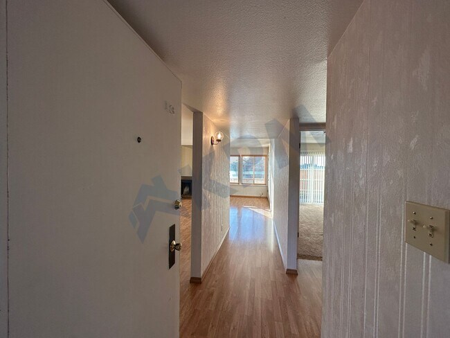 Foto del edificio - Downstairs Lakefront 2-Bedroom 2-Bath Nort...