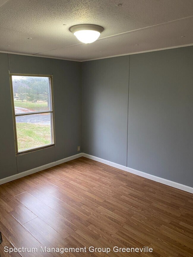 Building Photo - 2 br, 1 bath House - 940 Millers Chapel Rd