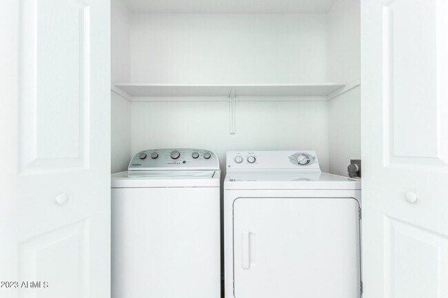 Foto del edificio - 4925 E Desert Cove Ave