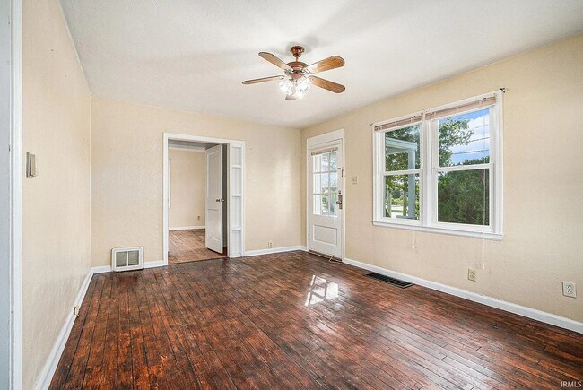 Foto del edificio - 3929 Lincoln Way W