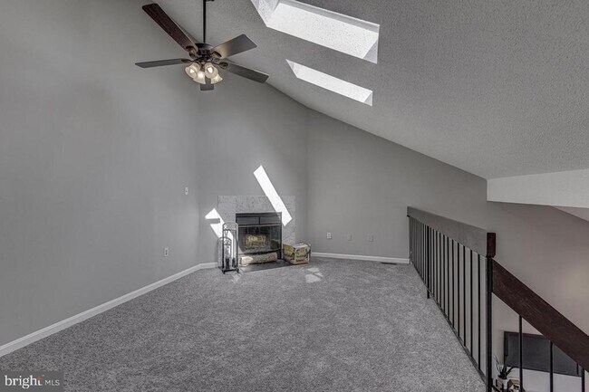 Building Photo - 6912L Mary Caroline Cir