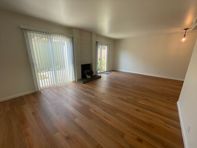 Foto del edificio - 1033 Fontana Dr