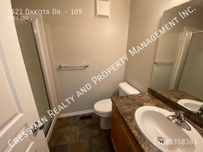 Building Photo - 2 bed 2 bath Condo located in east Regina,...