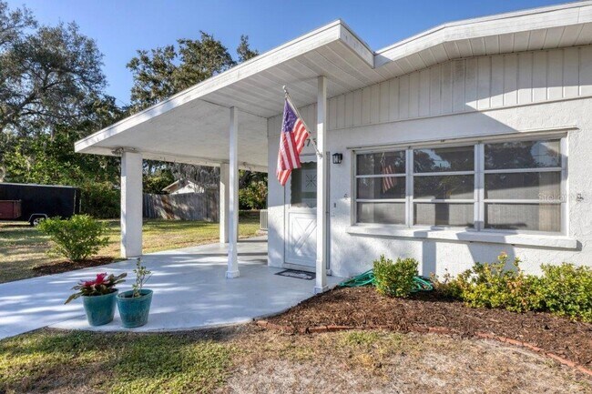 Building Photo - 2575 Hillview St