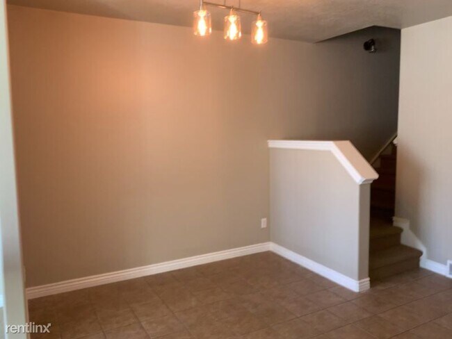 Foto del edificio - 4 br, 3.5 bath Townhome - 135 West 3300 North