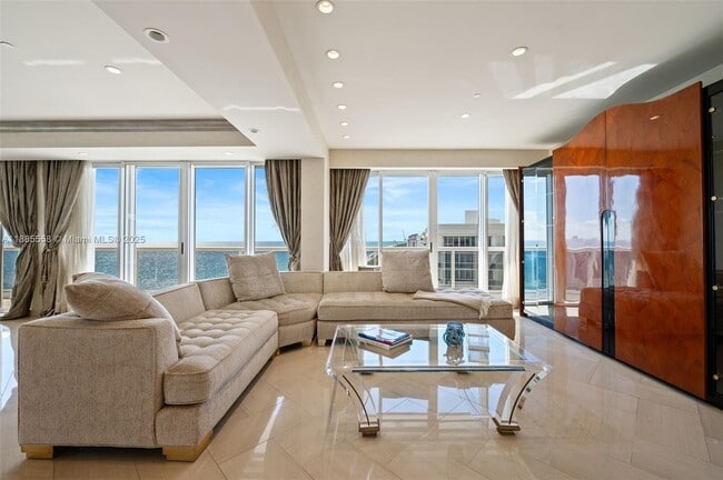 Foto del edificio - 9601 Collins Ave