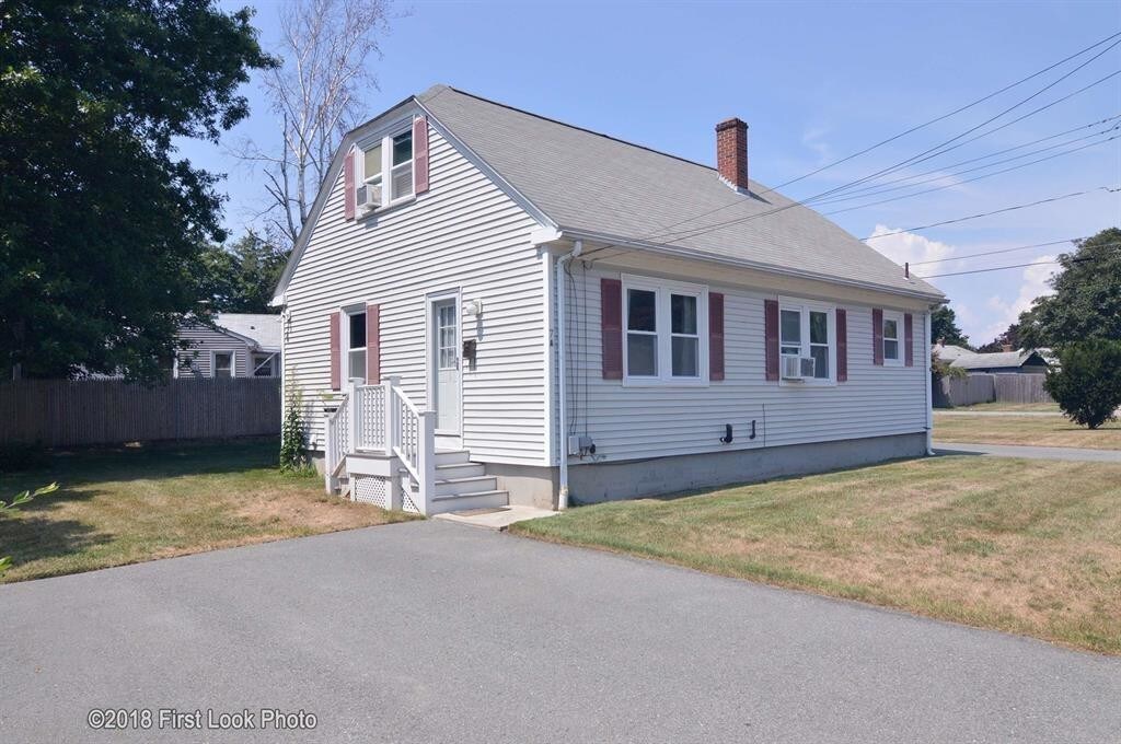 7 Rego Rd Unit A, Middletown, RI 02842 Apartment for Rent in