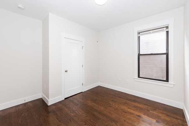 Building Photo - 22 Clary St