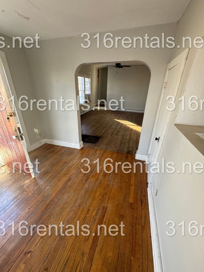 Building Photo - $795 - 2 bed 1 bath - Duplex