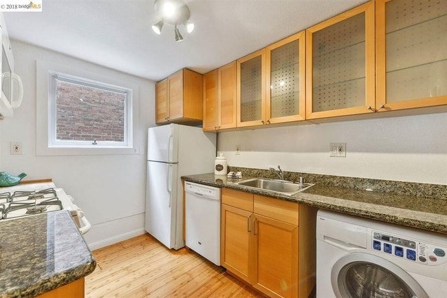 Kitchen - 607 18th St