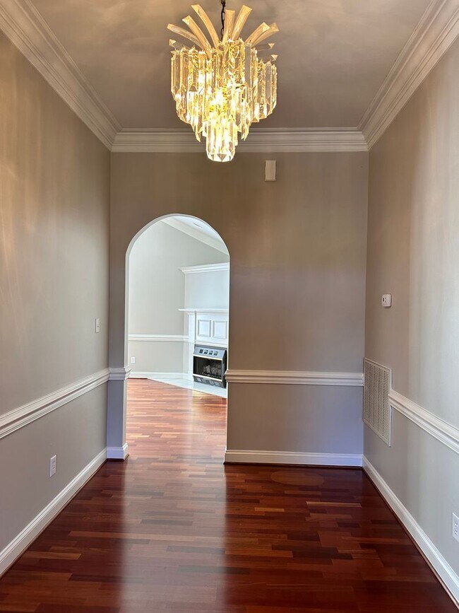 Building Photo - Exclusively Offered by Muse Realty Rentals...