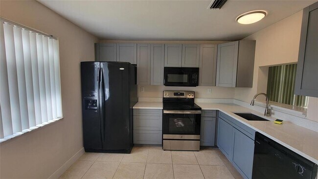 Foto del edificio - 11443 Royal Palm Blvd