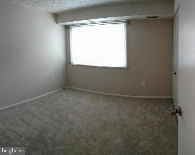 Building Photo - 12309 Silvergate Way